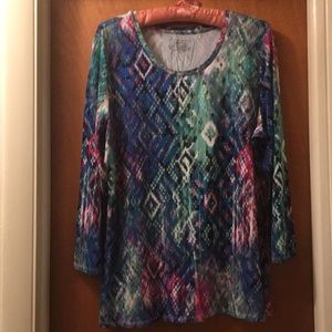 Geometric, multi-color, 3/4 sleeve popover shirt.